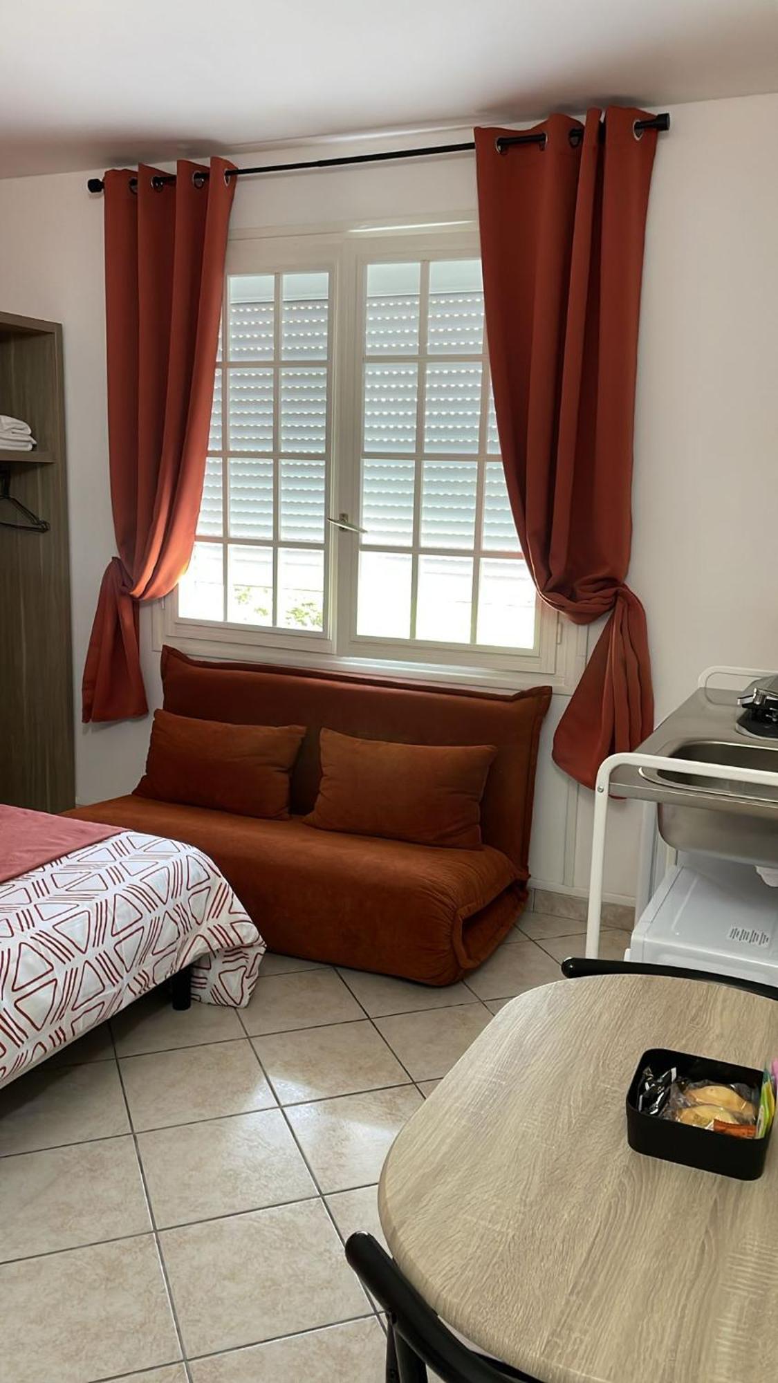 Appartement 4 , Disneyland - Parking Gratuit - Maison Des Platanes Meaux Luaran gambar